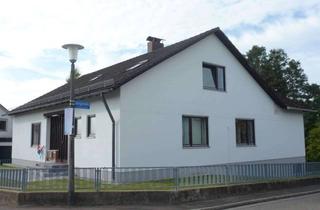 Wohnung mieten in Bergstraße 15, 91187 Röttenbach, Wohnen mit Charakter: Großzügige 3,5-Zimmer-Wohnung in Röttenbach