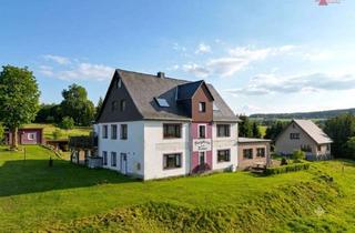 Haus kaufen in 09496 Marienberg, Ehemaliger Berggasthof in Alleinlage: Marienberg im Erzgebirge: 46.360 m² Grundstück, PV & Gästezimm