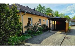 Haus kaufen in Am Bauernteich 13, 06188 Landsberg, Wohnen mit Charakter: Geräumiger Bungalow mit Carport auf 500qm Grundstück