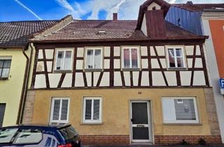 Haus kaufen in 97483 Eltmann, Haus sucht Handwerker - Stadthaus (Einzeldenkmal) mit kleinem Innenhof in zentraler Lage der Stadt E