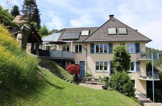 Anlageobjekt in 78727 Oberndorf, 6,4% Soll-Rendite: Leerstehendes 4-Familienhaus mit 3 Garagen & 2 Bauplätzen