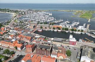 Wohnung kaufen in Hafenstraße 21, 23774 Heiligenhafen, Dachgeschosswohnung 100m vom Wasser entfernt in Heiligenhafen
