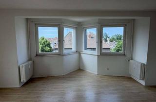 Wohnung mieten in Schloßstraße, 46535 Dinslaken, Helle & großzügig geschnittene 3-Raum Dachgeschoss - Altbauwohnung in zentraler Lage von Dinslaken !