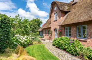 Haus kaufen in 25938 Midlum, Inseltraum unter Reet: Friesenhaus mit traumhaftem Garten