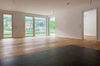 Wohnung kaufen in 75323 Bad Wildbad, Bad Wildbad - Komfortabel & barrierefrei - Neubauwohnung mit Terrasse und Grünfläche