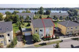 Doppelhaushälfte kaufen in Lindenring 7A, 16761 Hennigsdorf, Hennigsdorf - Exklusives Wohnen mit Havelblick: KfW-70 Wellness-Oase mit Pool & Sauna in Nieder Neuendorf