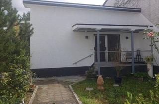 Haus kaufen in 68623 Lampertheim, Lampertheim - Gemütlicher Bungalow, sehr zentral, großer Garten und Nebengebäude