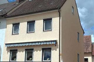 Haus kaufen in 85276 Pfaffenhofen, Älteres Wohnhaus mit Garage und Nebengebäude in zentrumsnaher Lage