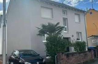 Anlageobjekt in 65474 Bischofsheim, Modernes Wohnen im Zweifamilienhaus Komfort & Gemeinschaft vereint