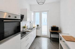 Wohnung kaufen in 40213 Düsseldorf, Düsseldorf - Altbauklassiker in der Carlstadt! Fischgrätparkett, Balkon und hohe Wohnqualität
