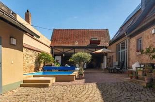 Haus kaufen in 67271 Kleinkarlbach, Kleinkarlbach - Charmantes ehemaliges Weingut mit mediterranem Innenhof, Pool, Sauna und moderner Technik