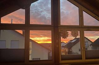 Wohnung kaufen in 88255 Baindt, Charmante Dachgeschosswohnung mit Fernsicht, Balkon & viel Licht