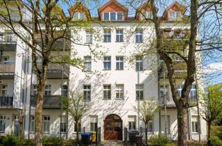 Wohnung kaufen in Hoffmannstraße, 12489 Adlershof, Gut vermietete Kapitalanlage mit Potential * 2 Zimmer mit Balkon