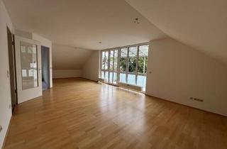 Wohnung mieten in Tannenweg, 82538 Geretsried, Renovierte 2-Zimmer-DG-Wohnung mit Balkon und EBK direkt am Stadtwald in Geretsried