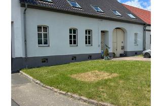 Haus kaufen in Dorfstraße, 04936 Schlieben, Saniertes Grundstück für Autoliebhaber in Fichtwald
