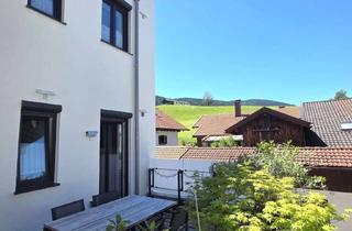 Wohnung kaufen in 83734 Hausham, Modernes Wohnen auf zwei Ebenen - Maisonettewohnung in sonniger, ruhiger Zentrumslage!