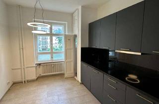 Wohnung kaufen in Herschelstrasse, 10589 Charlottenburg, Bezugsfrei & Toplage Nähe Schloss Charlottenburg -2 Zi. ETW zu Verkaufen
