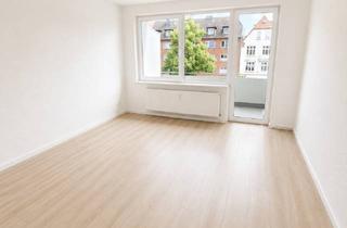 Wohnung mieten in Lachswehrallee, 23558 St. Lorenz Süd, Frisch sanierte 2-Zimmer-Wohnung mit 2 Balkonen, Einbauküche & Laminatboden