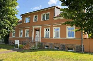 Mehrfamilienhaus kaufen in Postweg, 16775 Löwenberger Land, Charmantes Mehrfamilienhaus mit großem Grundstück – ein Anwesen voller Möglichkeiten