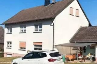 Haus kaufen in 36179 Bebra, Großzügiges Zweifamilienhaus mit Garten, 2 Garagen & Ausbaureserve in ruhiger Ortsrandlage