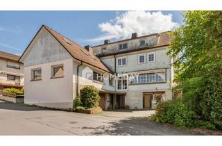 Anlageobjekt in 36396 Steinau, Historisches Mehrfamilienhaus mit drei Wohneinheiten und großem Grundstück in Steinau