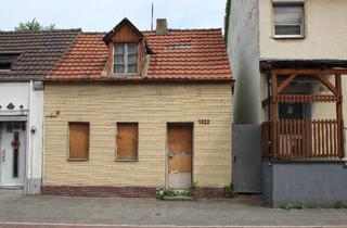 Grundstück zu kaufen in 50859 Köln, Projektentwickler Investoren ausgepasst! Baugrundstück 287 m² in Köln-Weiden mit einem alten Haus