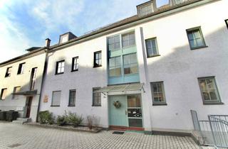 Wohnung kaufen in 83022 Rosenheim, Zentrumsnahe 3-Zimmer-Dachgeschosswohnung mit Tiefgaragenstellplatz!