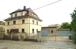 Haus kaufen in 01900 Großröhrsdorf, Großröhrsdorf - Attraktives Zweifamilienhaus mit großem Innenhof und Nebengebäuden