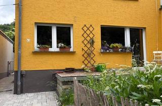 Haus kaufen in 53506 Hönningen, Hönningen - Gemütliches gelbes Haus Casa Limone nahe Nürburgring Ahrtal