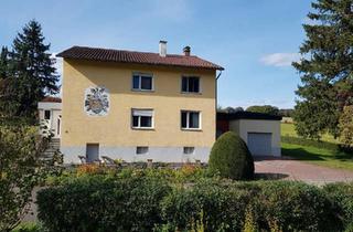 Haus kaufen in 78357 Mühlingen, Mühlingen - Zweifamilienhaus in Alleinlage mit 2 Garagen + KFZ Stellplätzen