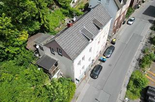 Doppelhaushälfte kaufen in 58762 Altena, Altena - Doppelhaushälfte mit viel Potenzial in Altena.