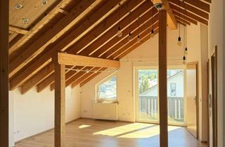 Wohnung kaufen in Finkenweg 21, 88339 Bad Waldsee, Ruhig & sonnig: 3-Zi.-DG-Wohnung mit Balkon, Carport & kleiner Hausgemeinschaft