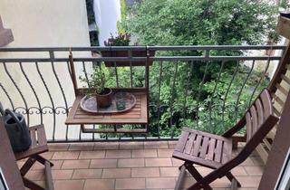 Wohnung kaufen in Gabelsbergerstraße 25, 60389 Nordend-Ost, Wohnen am Günthersburgpark mit Balkon, Stilaltbau mit drei Zimmern
