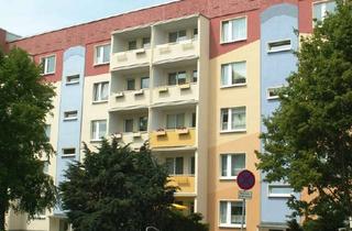 Wohnung mieten in Oppelstr. 10f, 01705 Freital, Helle 3-Raum-Wohnung im 4. OG mit schönem Ausblick