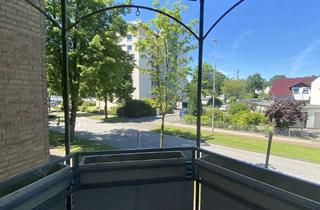 Wohnung mieten in Rheinallee 32, 33689 Sennestadt, WBS-Wohnung: schöne 2-Zimmer-Etagenwohnung für 2 Personen ab 60 J. in ruhiger Lage