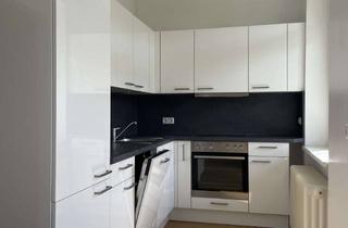 Wohnung mieten in Lynarstraße 25, 13585 Spandau, Modernisierte 3 Zimmer Wohnung mit Einbauküche und Balkon