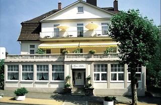 Gewerbeimmobilie kaufen in 31812 Bad Pyrmont, Stadtvilla am Kurpark – 25 Zimmer, Lift & großer Garten