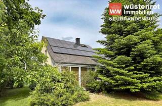 Haus kaufen in 17094 Burg Stargard, OASE IM GRÜNEN: WINTERGARTEN + PHOTOTOVOLTAIKANLAGE + EINBAUKÜCHE + KAMINOFEN + MASSIVES GARTENHAUS