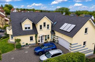 Haus kaufen in 36124 Eichenzell, Umfangreich modernisiertes Zweifamilienhaus mit 3 nutzbaren Einheiten, Terrassen, Balkon und Garage