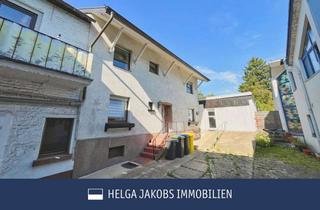 Einfamilienhaus kaufen in 52249 Eschweiler, Charmantes Einfamilienhaus mit Garten und 5 Garagen in zentraler Lage von Eschweiler