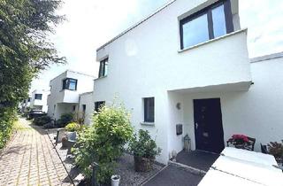 Haus kaufen in 25451 Quickborn, **QUICKBORN - HIMMELMOOR** Top Bauhausstil - Atriumhaus - 4-5 Zim., ca. 115 m², 2 x Stellplatz