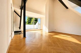 Loft kaufen in 50937 Sülz, Historischer Charme trifft Loft-Flair: 3-Zimmer-Dachgeschoss mit hohen Decken, Balkon & Sichtbalken