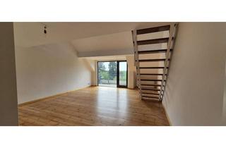 Wohnung mieten in Velauer Straße 112, 45472 Heißen, Frisch renoviert: Charmante 88 m² DG-Wohnung mit offener Empore und separatem WC in Mülheim-Heißen
