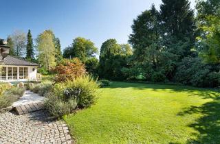 Villa kaufen in 82031 Grünwald, EINE VILLA MIT RAUM, RUHE & PERSPEKTIVE: Stilvolles Refugium mit Tiefgarage auf großem Südwestgrund!