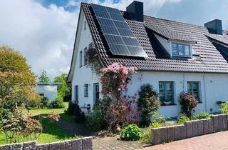 Doppelhaushälfte kaufen in 23738 Lensahn, Charmante Doppelhaushälfte mit großem Grundstück, Gästehaus und Photovoltaikanlage in Lensahn!