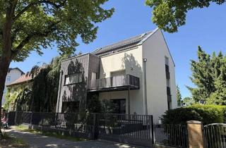 Wohnung kaufen in 12307 Berlin, Berlin - Exklusiver Erstbezug: Luxus Hausfeeling auf 2 Ebenen mit EBK, Garten, Garage & moderner Technologie