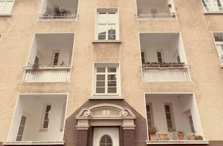 Wohnung kaufen in 45145 Frohnhausen, Charmante Dachgeschosswohnung mit Balkon am Westpark – Renovierung nach eigenen Vorstellungen