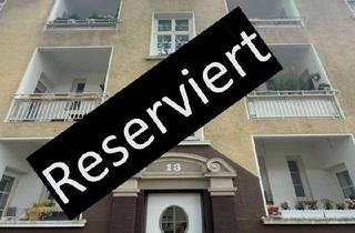 Wohnung kaufen in 45145 Frohnhausen, Charmante Dachgeschosswohnung mit Balkon am Westpark – Renovierung nach eigenen Vorstellungen