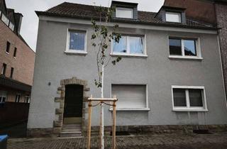 Wohnung mieten in Bahnstr., 44536 Lünen, Viel Platz in Lünen: 4-Zimmer-Wohnung im Dachgeschoss