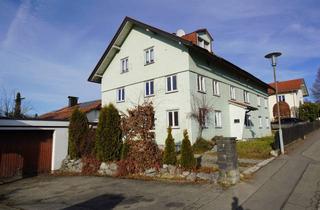 Haus kaufen in 88161 Lindenberg, Ein Immobilienschnäppchen - Großes Zweifamilienhaus mit tollem Berg und Stadtblick in Lindenberg